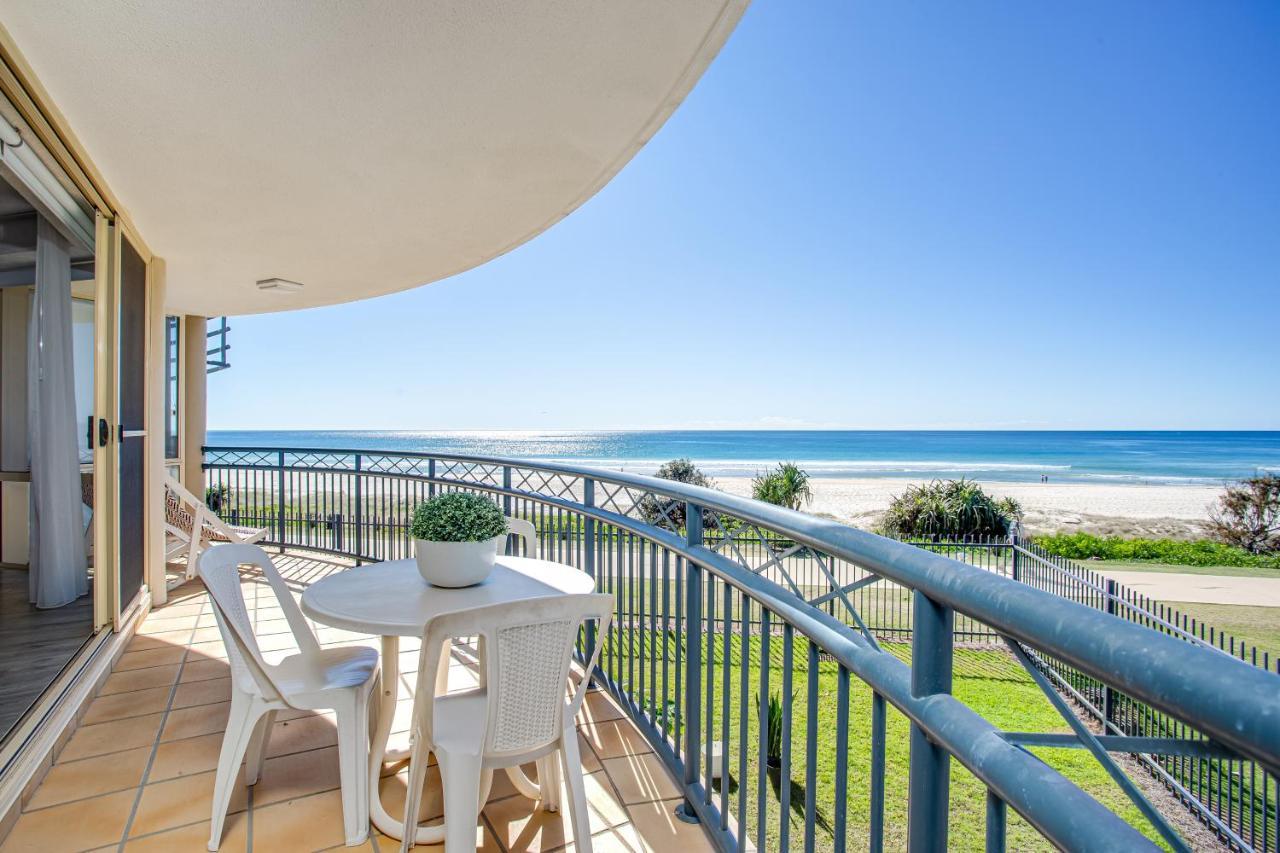 Golden Riviera Absolute Beachfront Resort Gold Coast Dış mekan fotoğraf