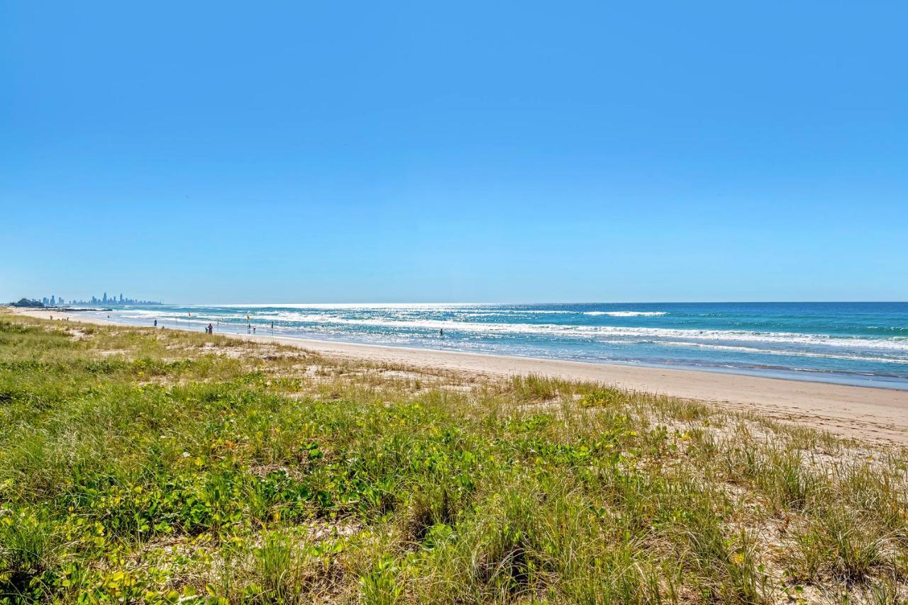 Golden Riviera Absolute Beachfront Resort Gold Coast Dış mekan fotoğraf