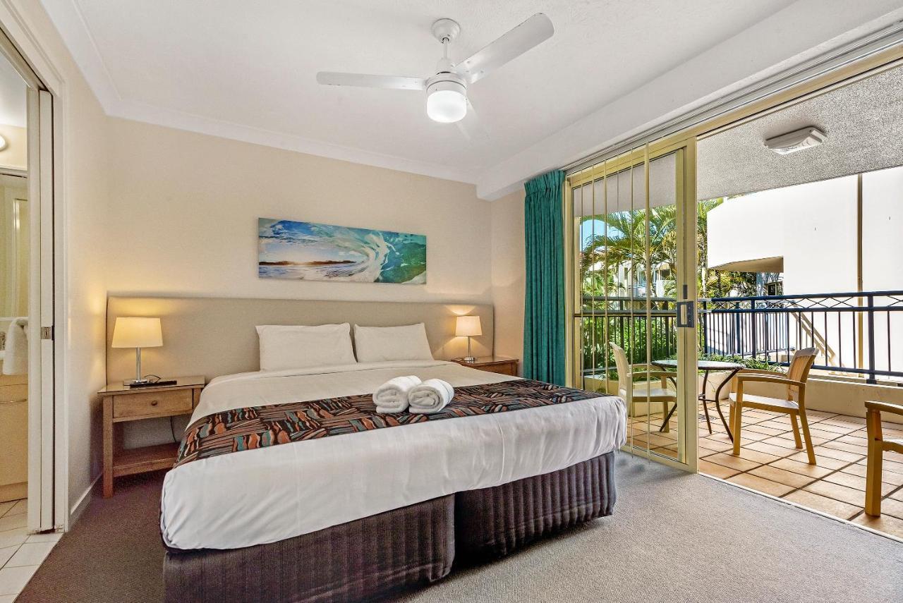 Golden Riviera Absolute Beachfront Resort Gold Coast Dış mekan fotoğraf
