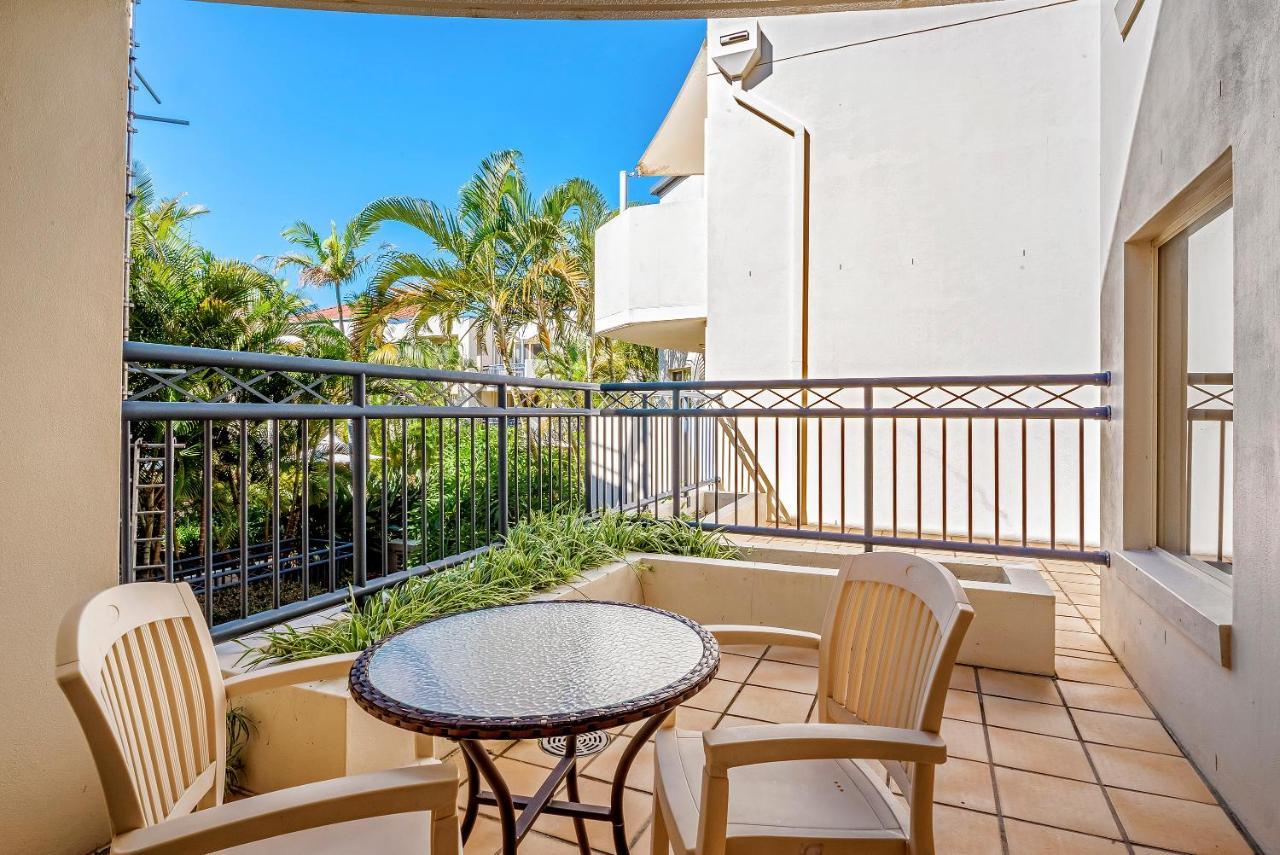 Golden Riviera Absolute Beachfront Resort Gold Coast Dış mekan fotoğraf