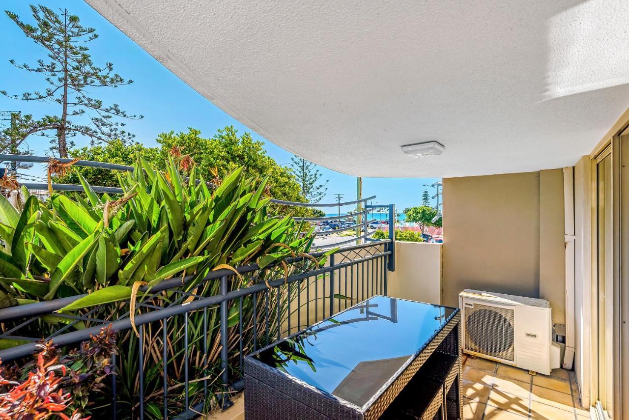 Golden Riviera Absolute Beachfront Resort Gold Coast Dış mekan fotoğraf