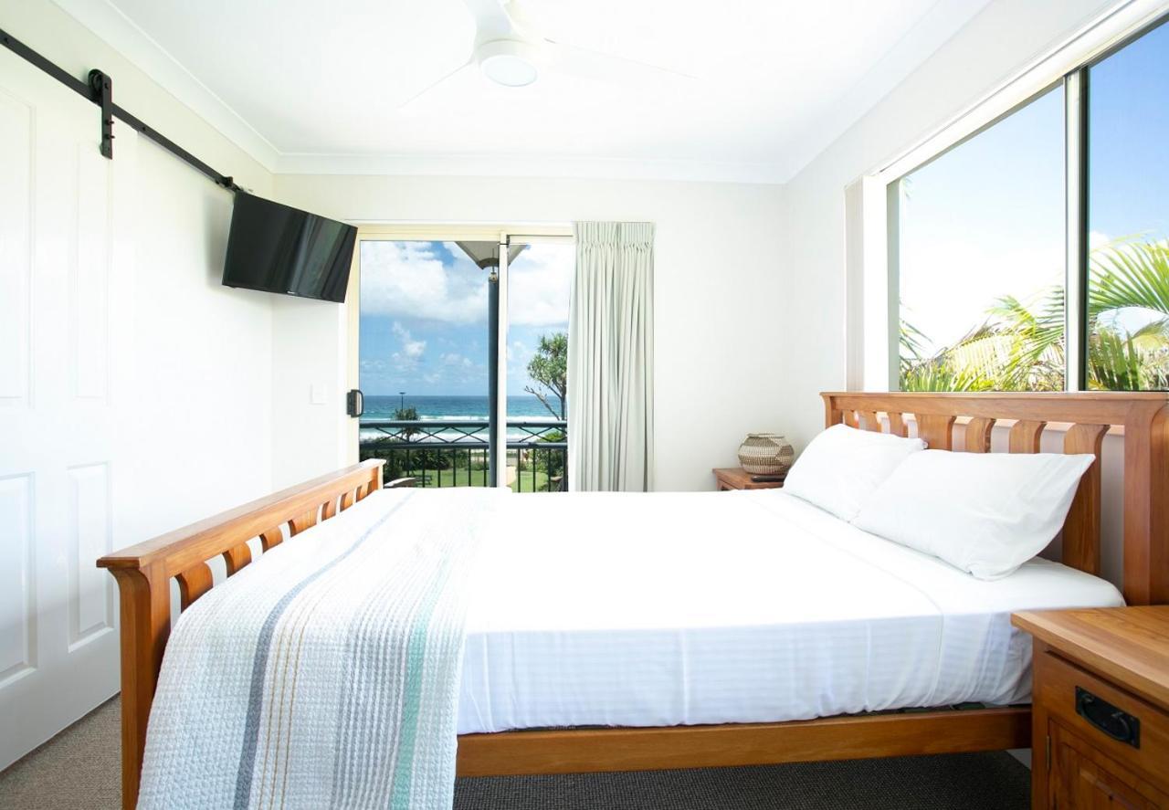 Golden Riviera Absolute Beachfront Resort Gold Coast Dış mekan fotoğraf