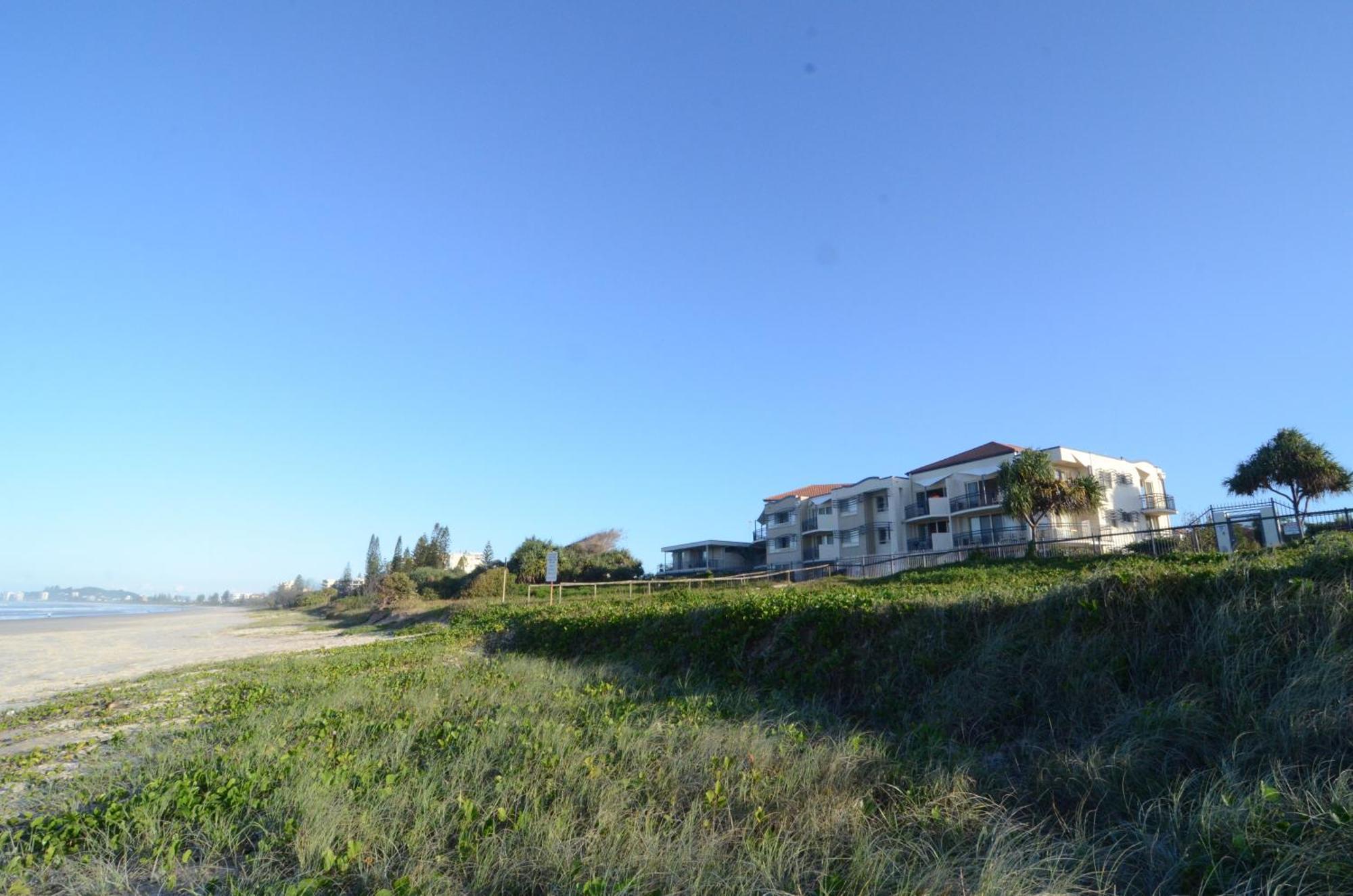 Golden Riviera Absolute Beachfront Resort Gold Coast Dış mekan fotoğraf
