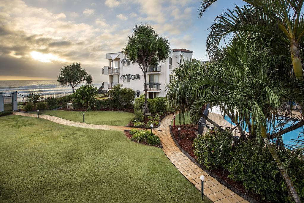 Golden Riviera Absolute Beachfront Resort Gold Coast Dış mekan fotoğraf