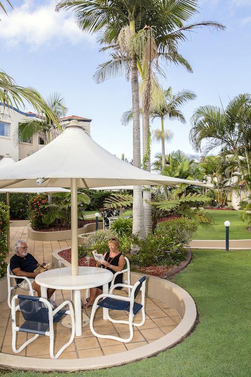 Golden Riviera Absolute Beachfront Resort Gold Coast Dış mekan fotoğraf