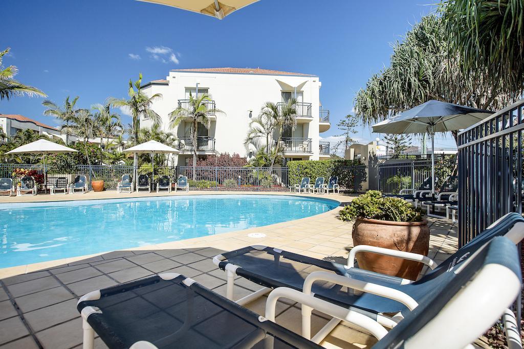 Golden Riviera Absolute Beachfront Resort Gold Coast Dış mekan fotoğraf