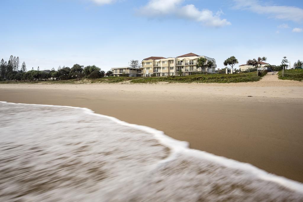 Golden Riviera Absolute Beachfront Resort Gold Coast Dış mekan fotoğraf