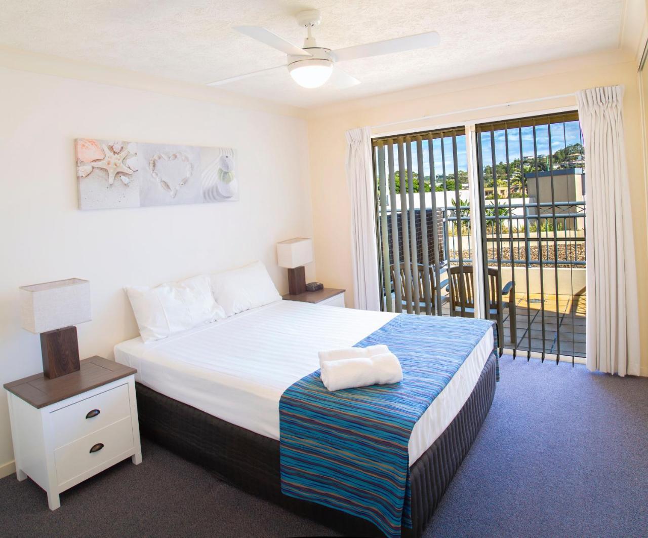Golden Riviera Absolute Beachfront Resort Gold Coast Dış mekan fotoğraf