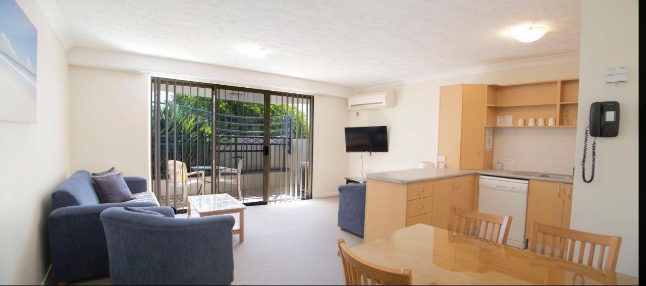 Golden Riviera Absolute Beachfront Resort Gold Coast Dış mekan fotoğraf