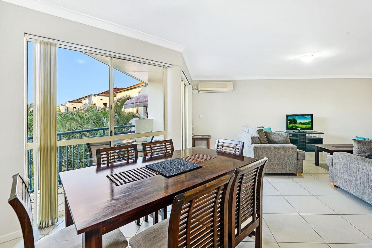 Golden Riviera Absolute Beachfront Resort Gold Coast Dış mekan fotoğraf